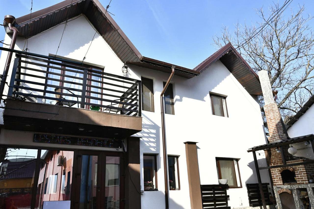 Upstairs Residence Târgu Jiu Exterior foto